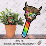 Load image into Gallery viewer, Lake Life Glasses Highland Cow Garden Stake Design